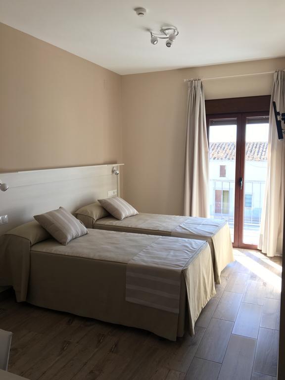 Hostal Los Encinares Villanueva de Córdoba Екстериор снимка